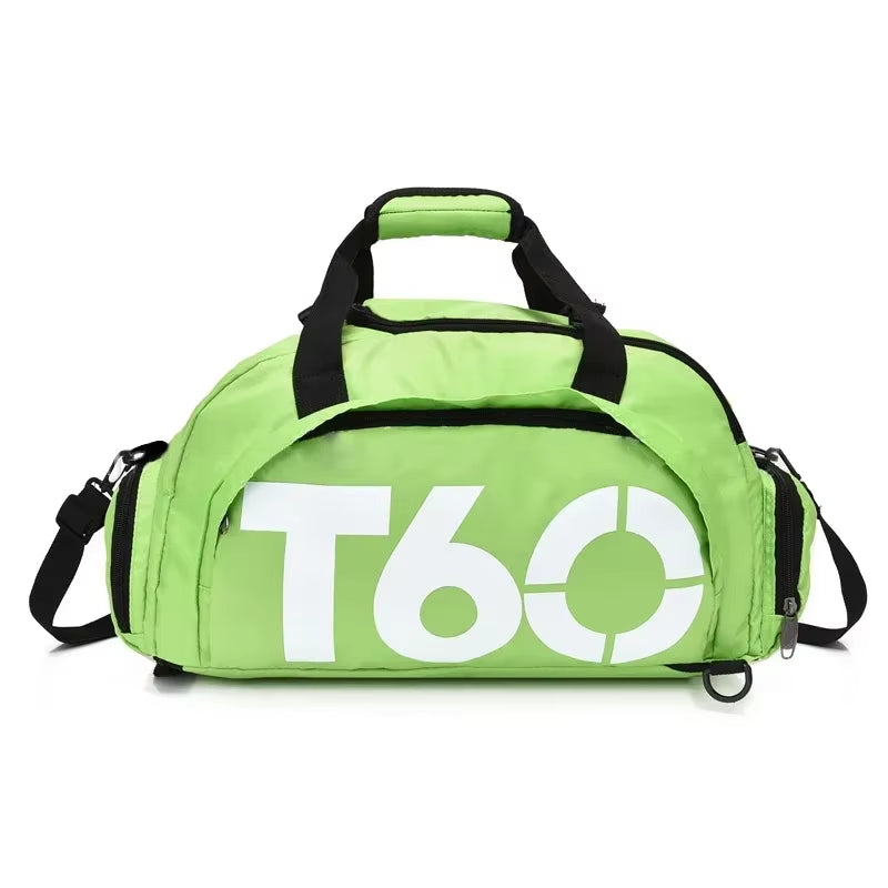 Mala de ginásio impermeável T60 em preto com letras azuis, ideal para treino e viagem. Mala de ginásio impermeável T60 em preto com letras azuis, ideal para treino e viagem.